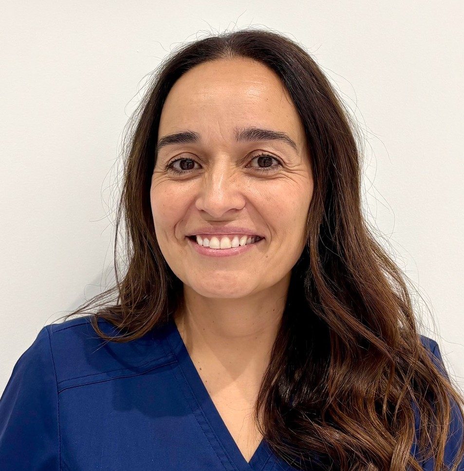 Dra. Laura Martínez, implantología y cirugía oral